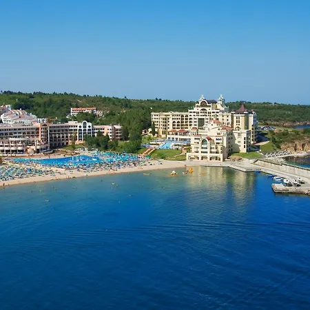 Duni Pelican منتجع 4*